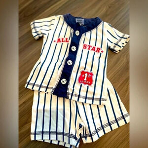 Swiggles baseball outfit size 0/3 months